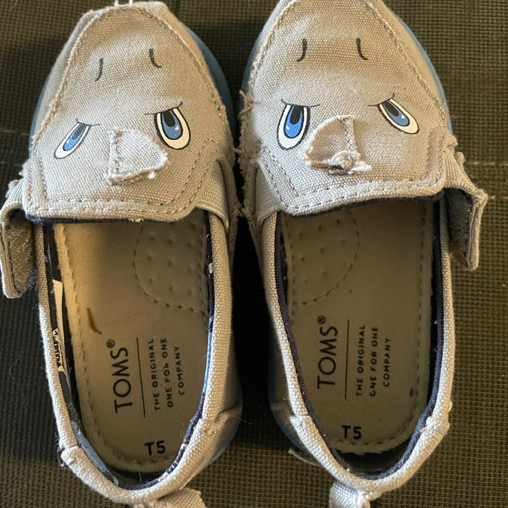 Toms tiny shark slip on shoes